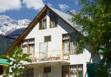 Deluxe Cottages in Manali